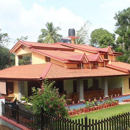 Whistling Woods Farm Stay Kushālnagar Exteriör bild