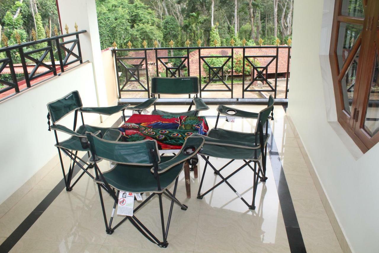 Whistling Woods Farm Stay Kushālnagar Exteriör bild