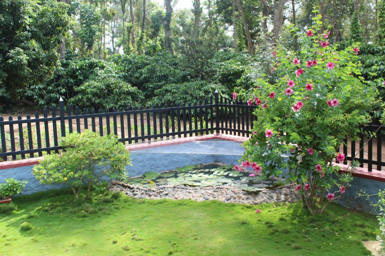 Whistling Woods Farm Stay Kushālnagar Exteriör bild